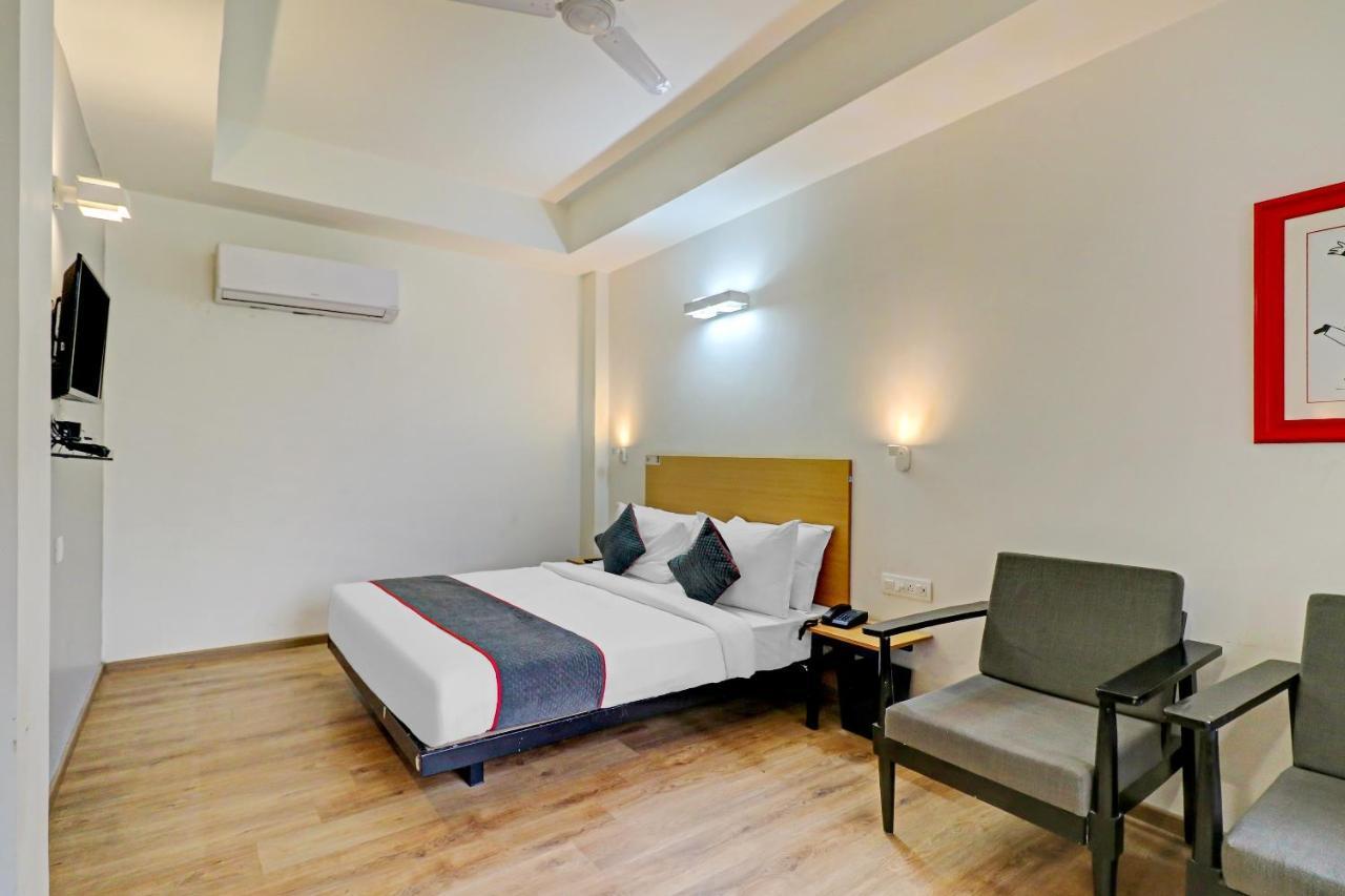 Townhouse Sector 30 Near Botanic Garden Of Indian Republic Hotel Noida Exterior photo