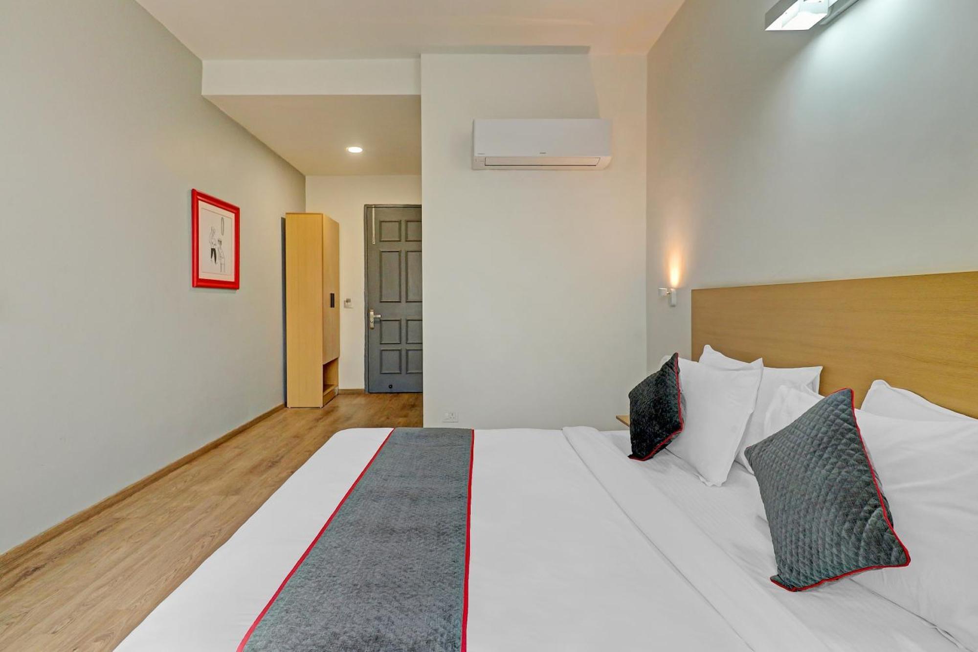 Townhouse Sector 30 Near Botanic Garden Of Indian Republic Hotel Noida Exterior photo