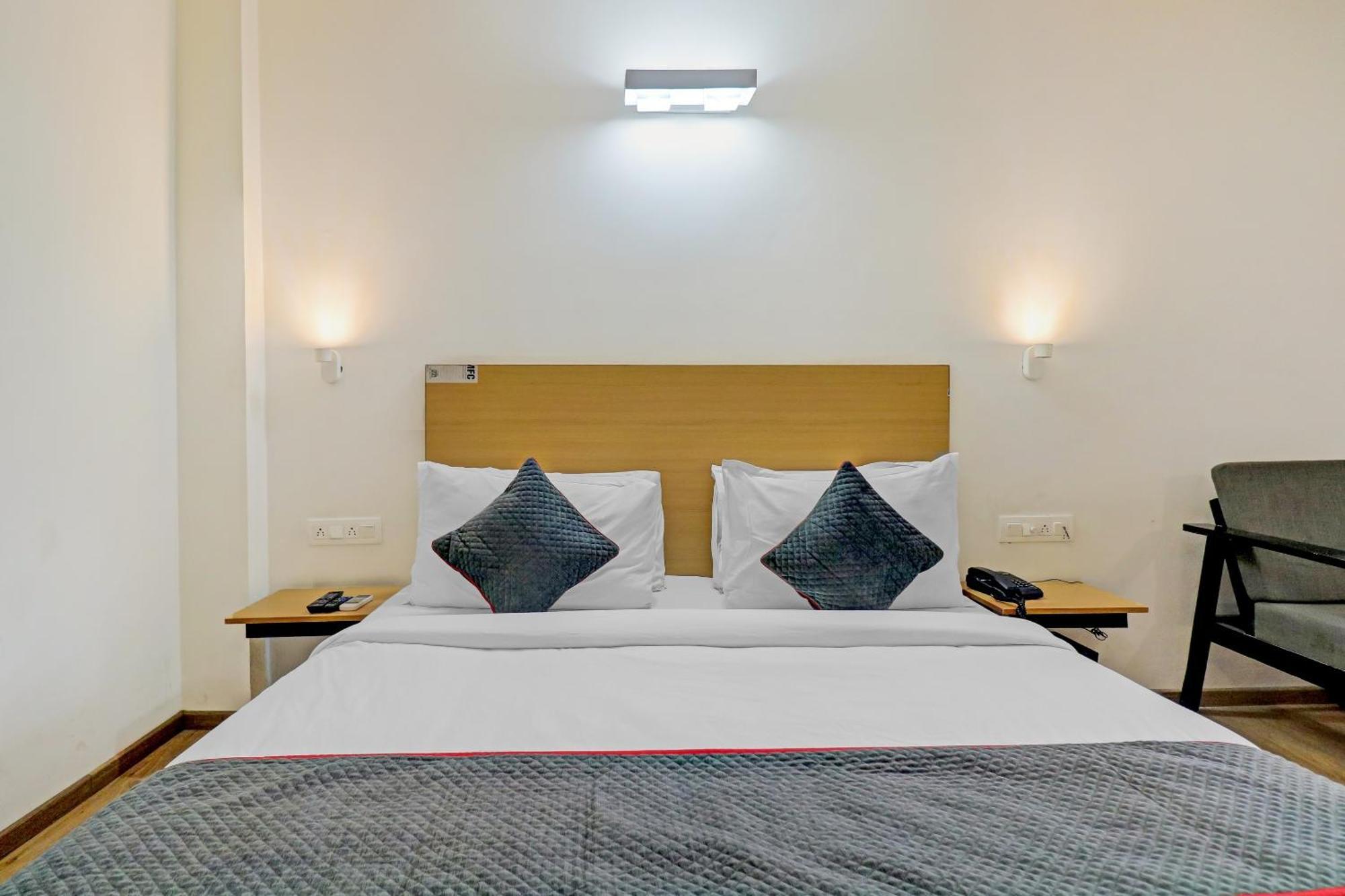 Townhouse Sector 30 Near Botanic Garden Of Indian Republic Hotel Noida Exterior photo