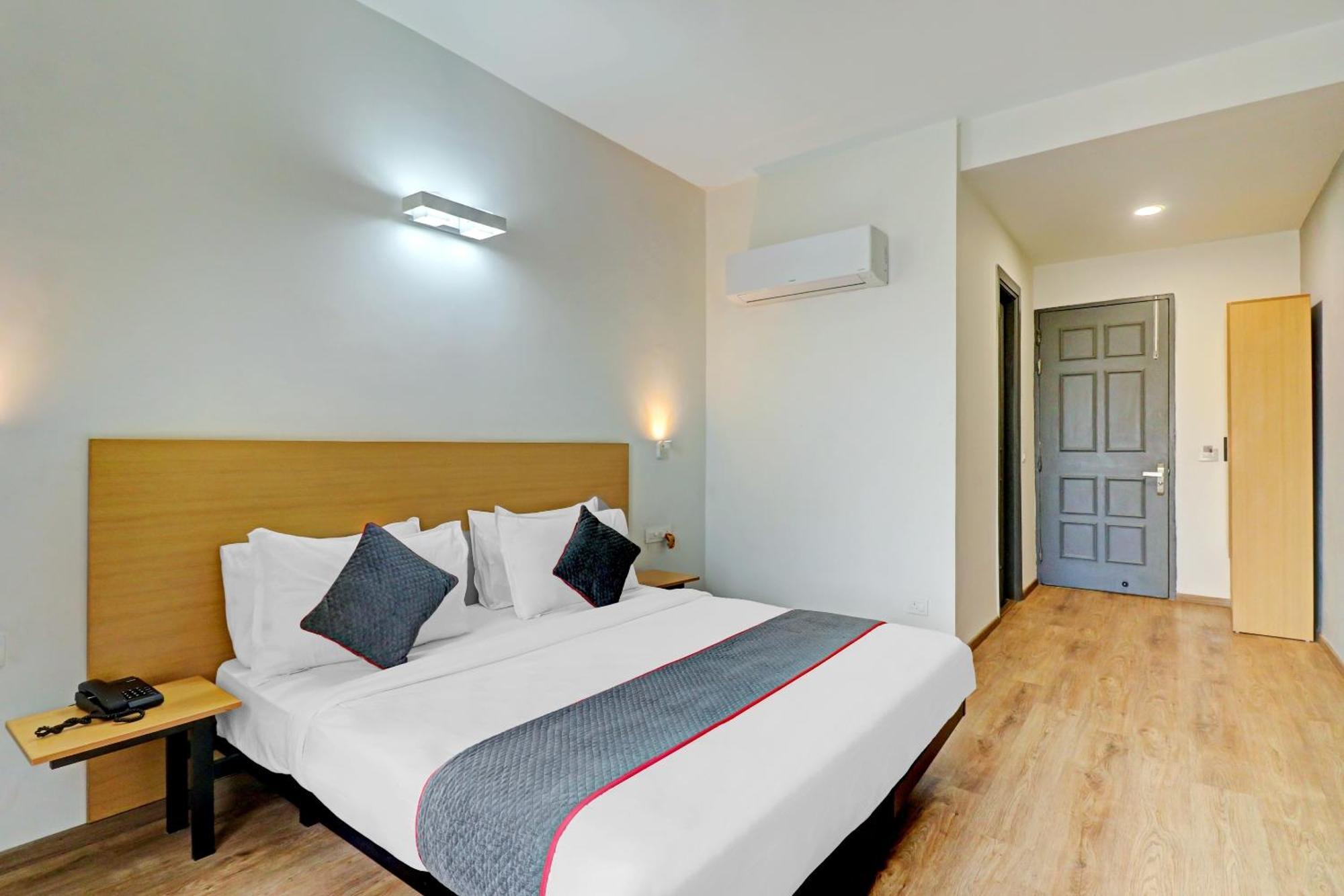 Townhouse Sector 30 Near Botanic Garden Of Indian Republic Hotel Noida Exterior photo