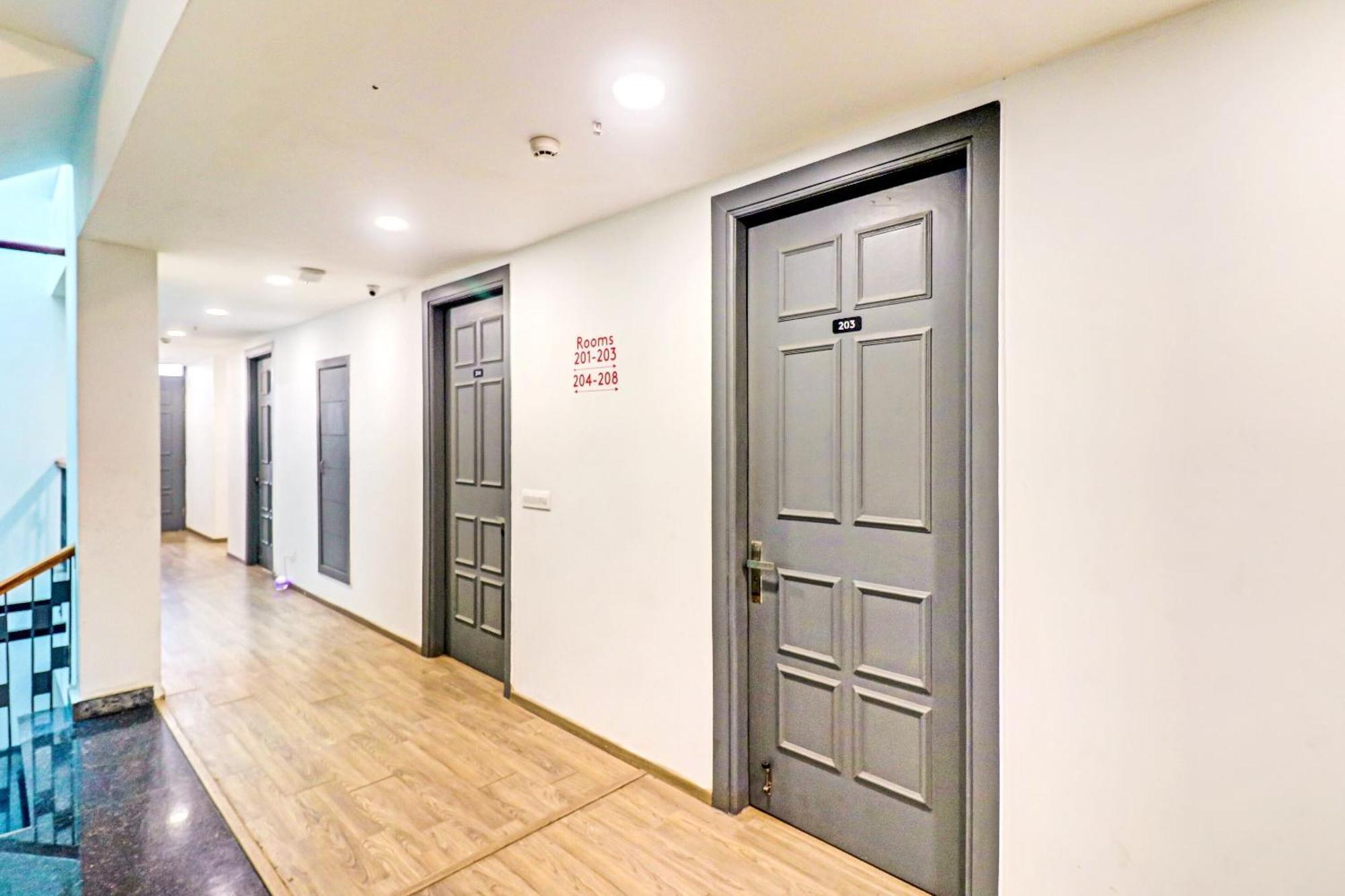 Townhouse Sector 30 Near Botanic Garden Of Indian Republic Hotel Noida Exterior photo